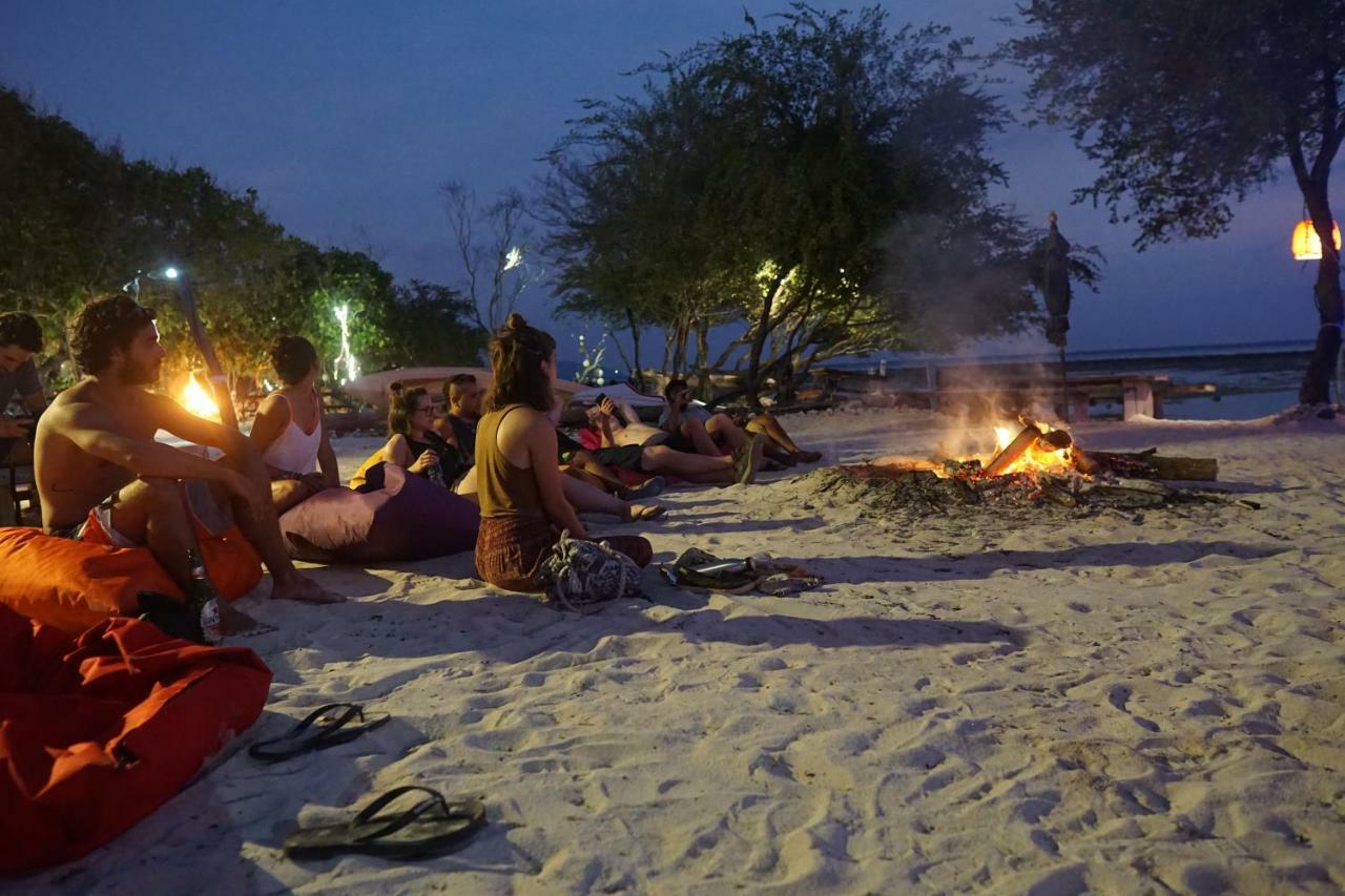 La Favela Pansiyon Gili Trawangan Dış mekan fotoğraf